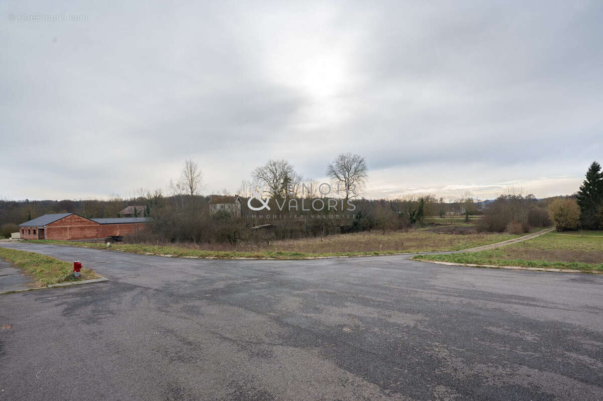 Terrain à CHAUDENEY-SUR-MOSELLE