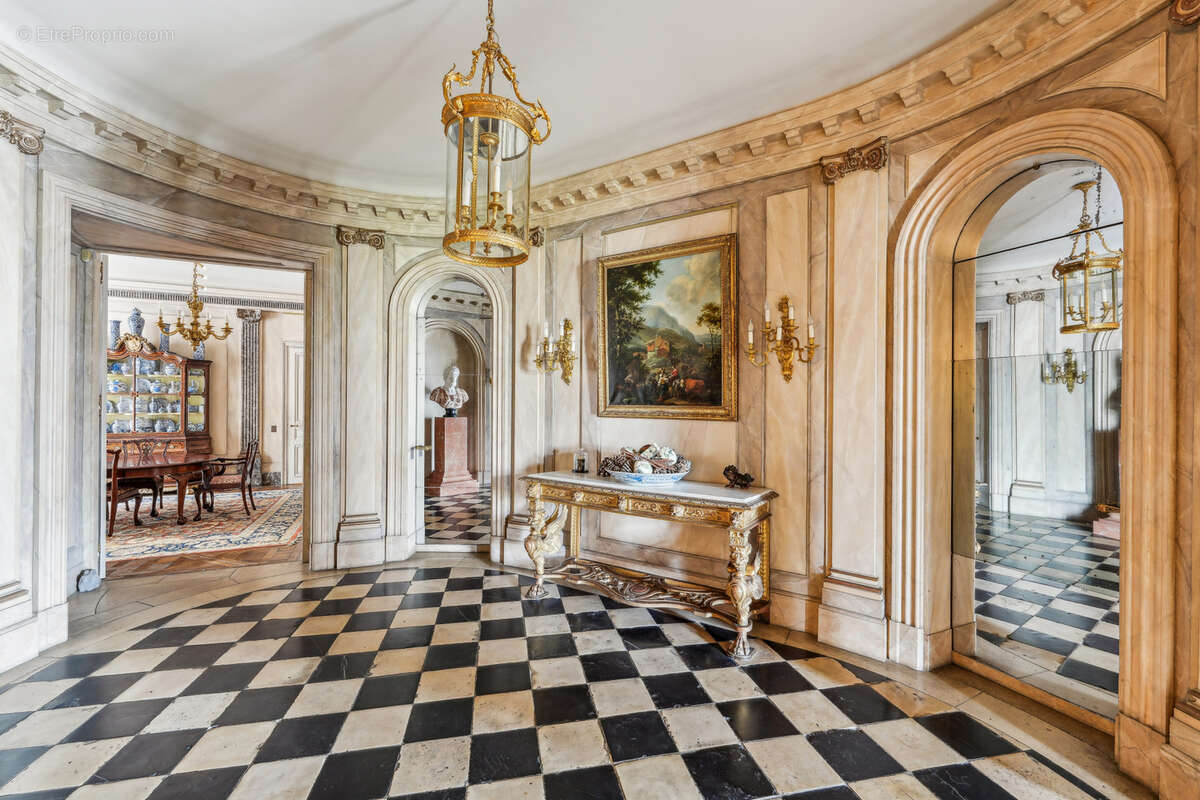 Appartement à PARIS-16E