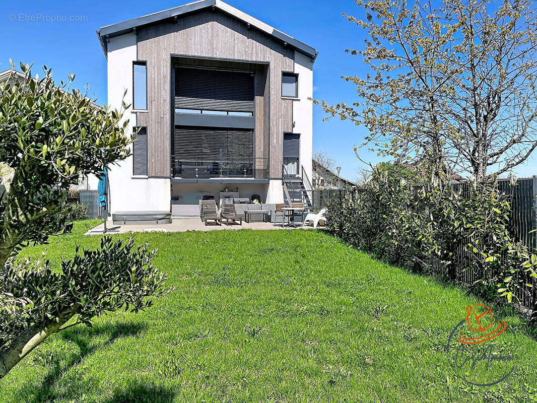 Maison à DIVONNE-LES-BAINS