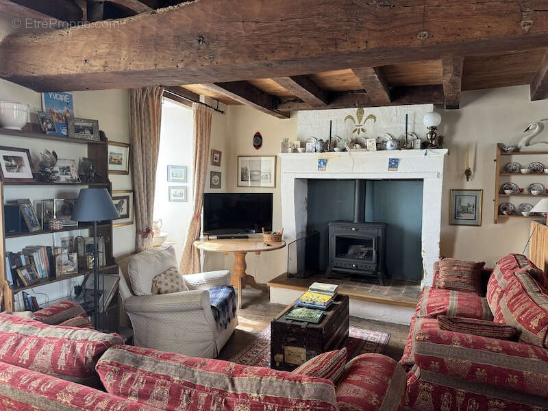 Maison à LUSIGNAC