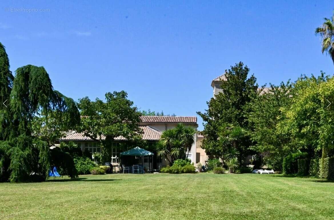 915 m² à Uzes  - photo 5