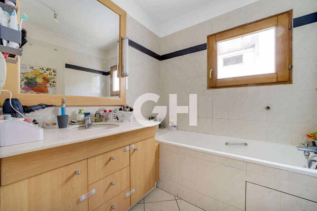 Appartement à PARIS-11E