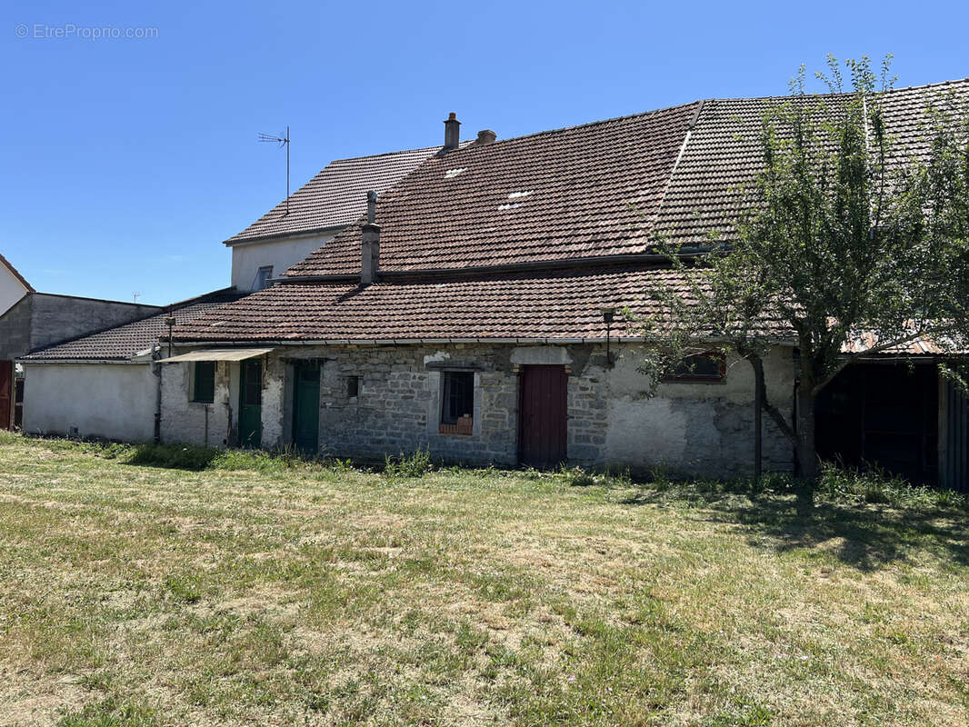 Maison avec dépendances - photo 22