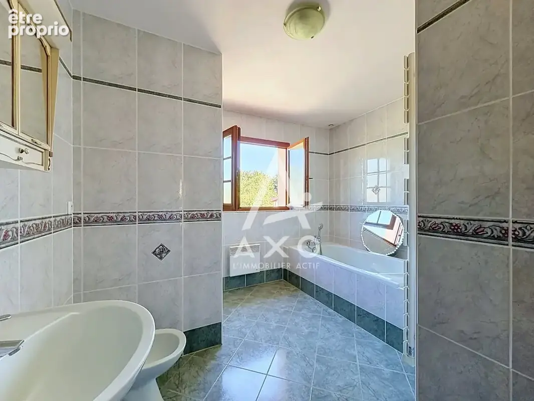 Maison familiale 5 chambres, sous-sol total et 8500m² de terrain - photo 7