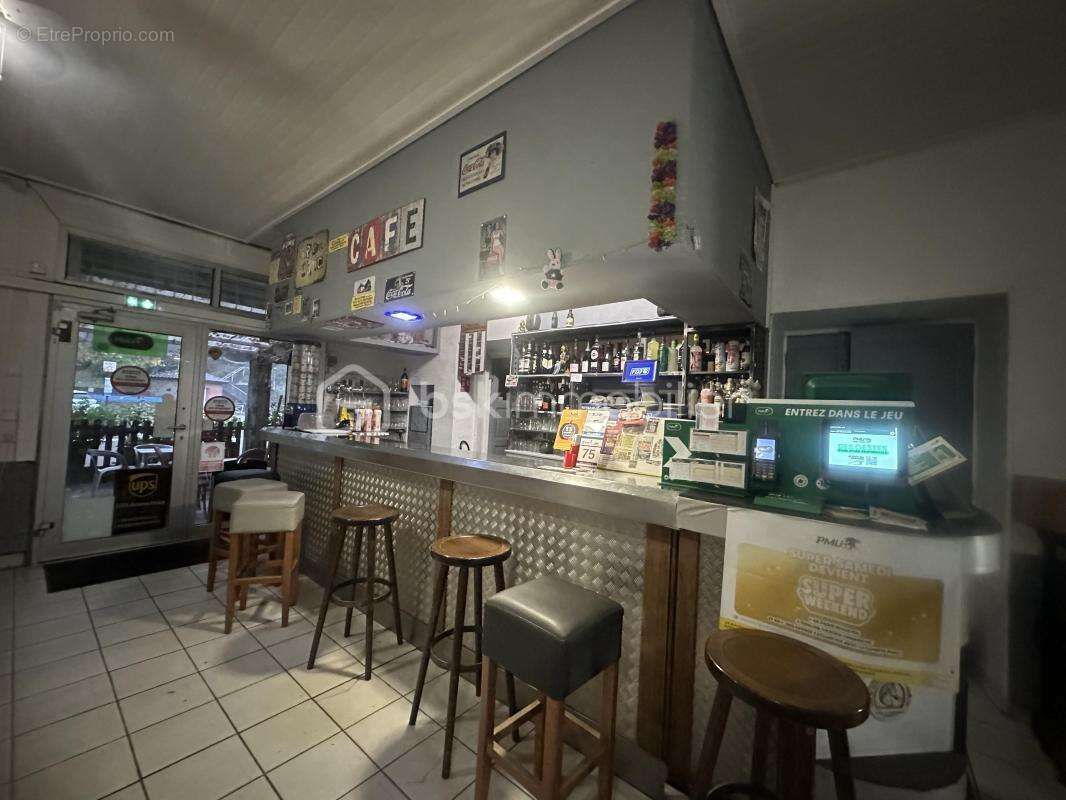 Commerce à GAGNIERES