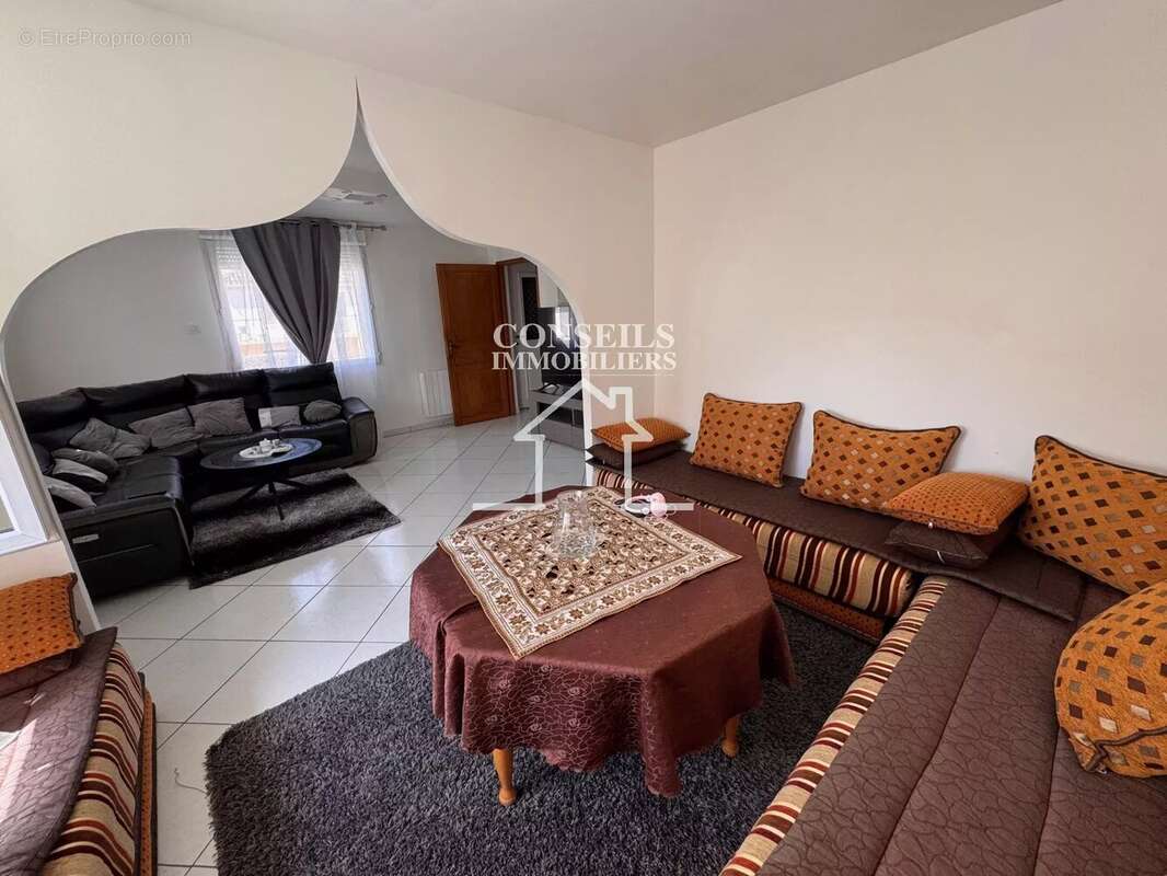 Maison à VILLENEUVE-SUR-YONNE