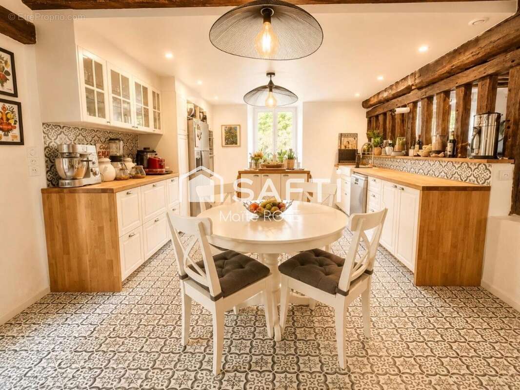 Maison 175 m² à Fontenay-Le-Vicomte  - photo 2