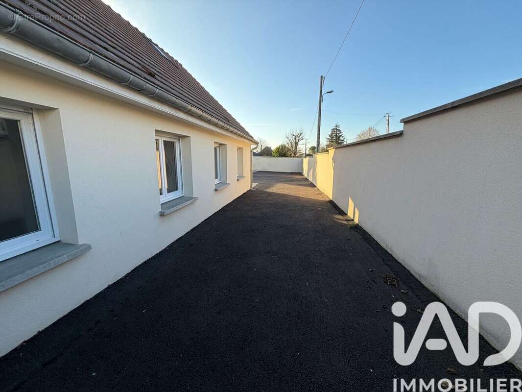 Photo 4 - Maison à LAROCHE-SAINT-CYDROINE