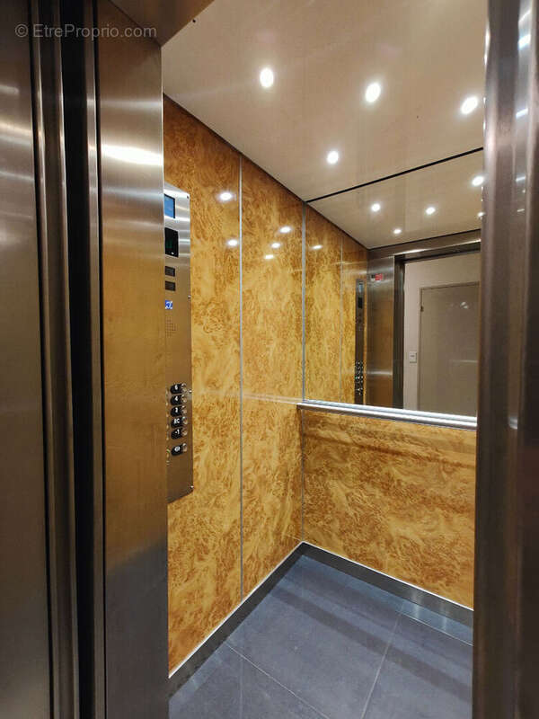Appartement à PARIS-7E