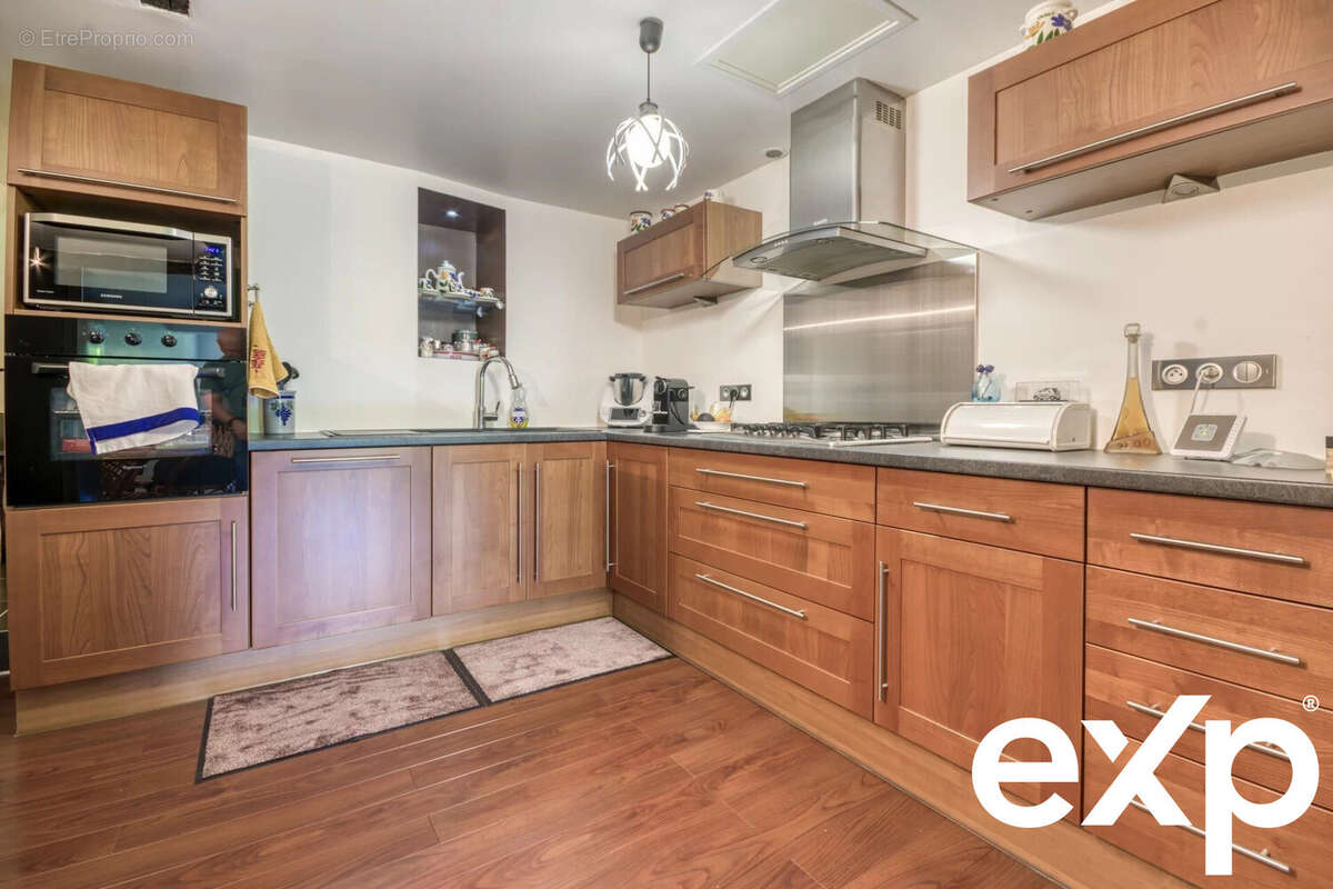 Appartement à NEAUPHLE-LE-CHATEAU