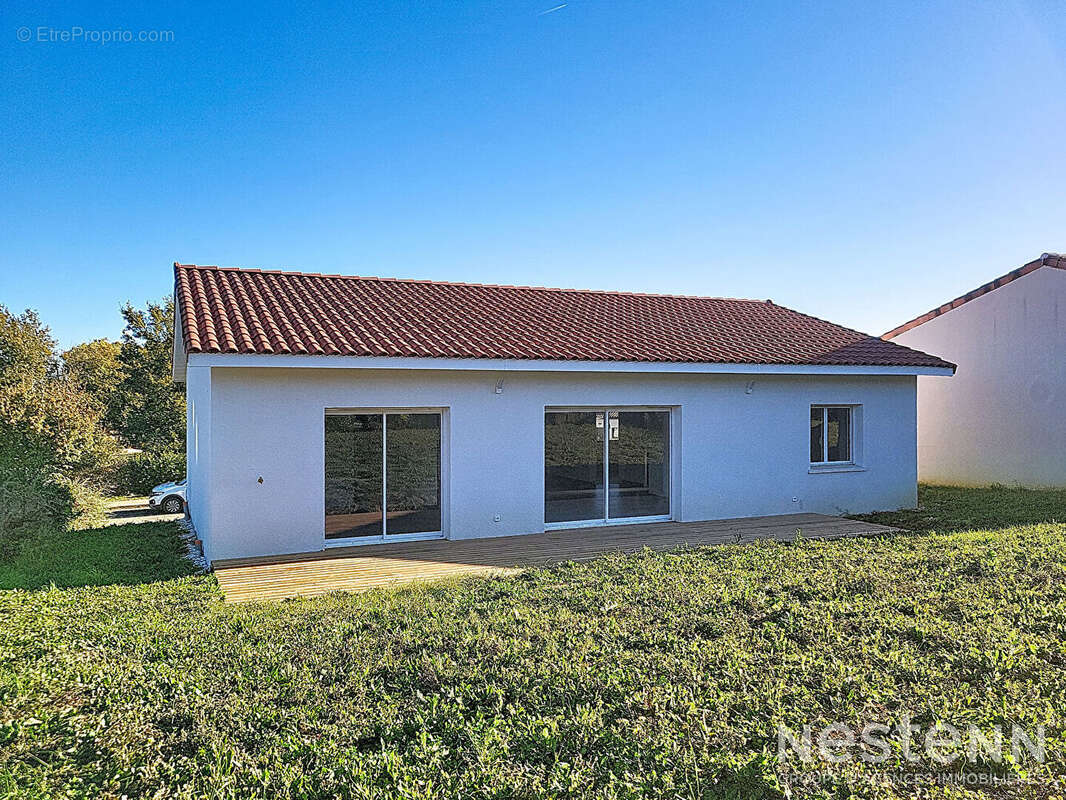 Maison à CASTERA-VERDUZAN