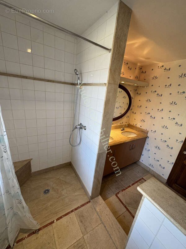Maison avec piscine et hangar - photo 13