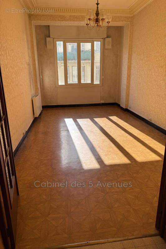 Appartement à MARSEILLE-4E