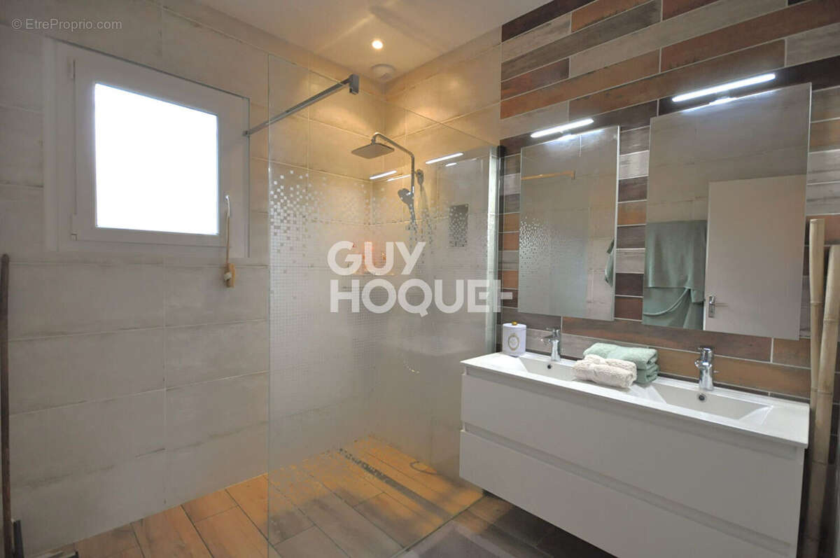 Maison à Saint Martin en Haut de 9 pièces, 165 m2 sur une parcelle de 1004 m². - photo 6