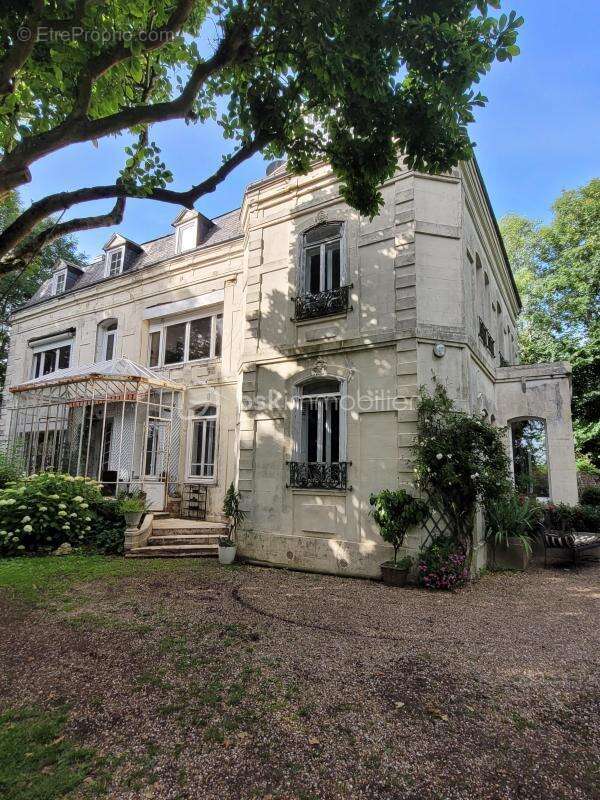 Manoir 19ème avec ancienne maison de gardien, grand garage, parc paysager - photo 19