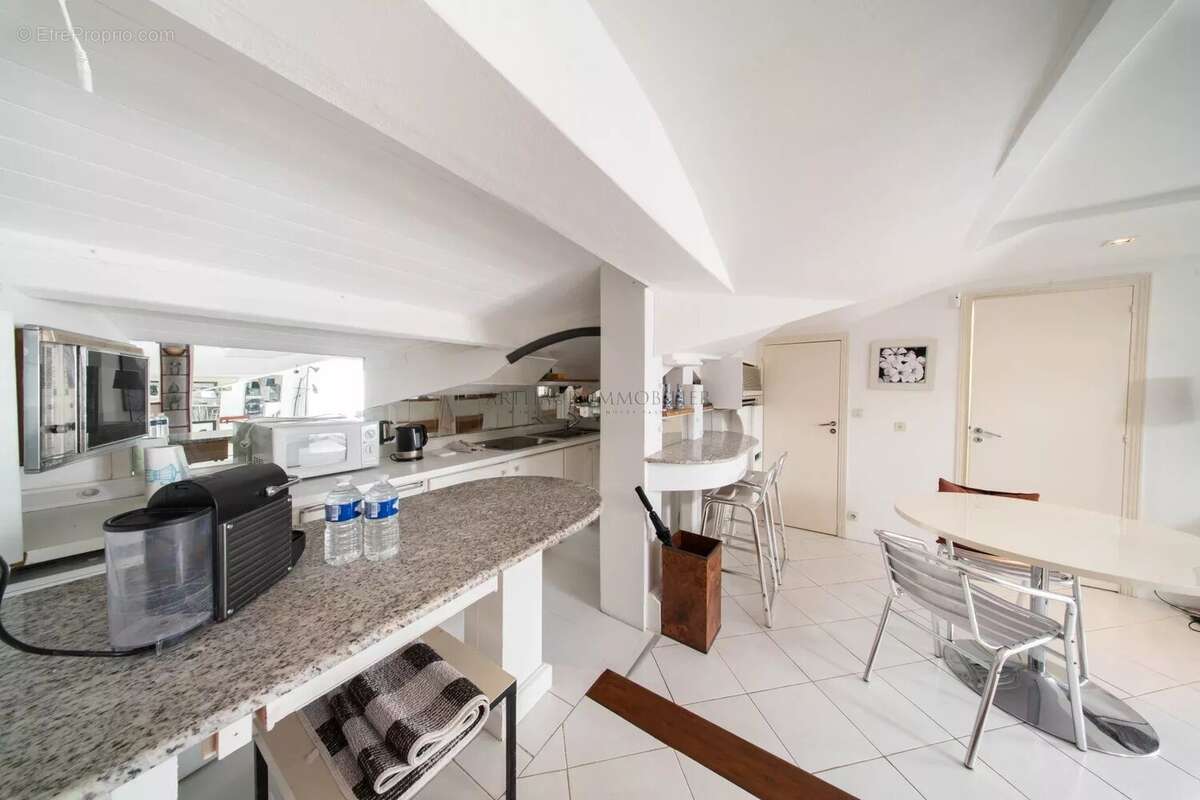 Appartement à ROQUEBRUNE-CAP-MARTIN