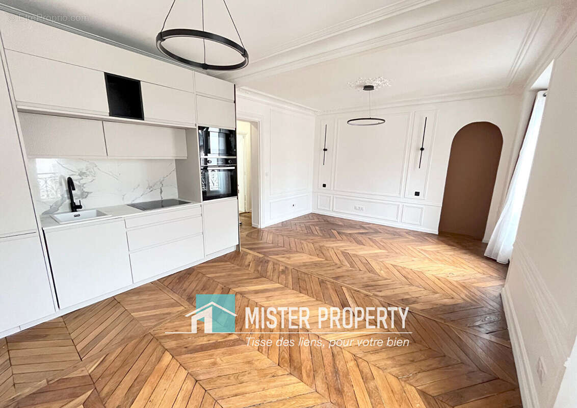 Appartement à PARIS-17E