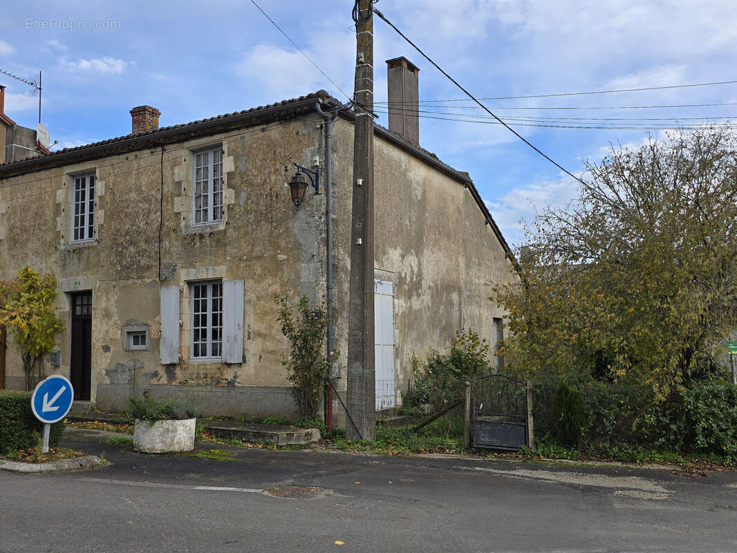 Maison à SAINT-LAURENT-DE-CERIS