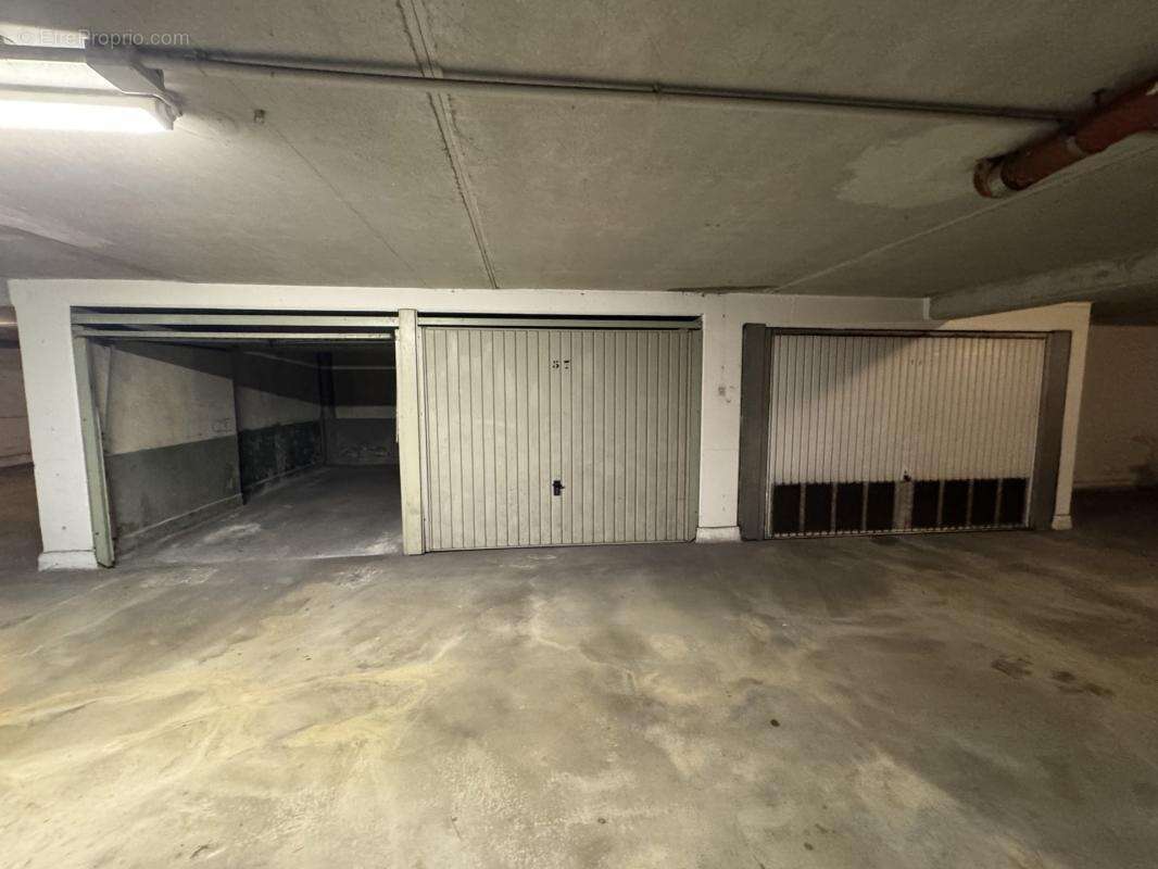 Parking à ROQUEBRUNE-CAP-MARTIN