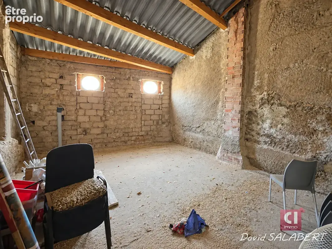 À vendre ? brignoles centre ? immeuble mixte d'environ 325 m² avec local loué, appartement, grenier, cour et terrasse - photo 12