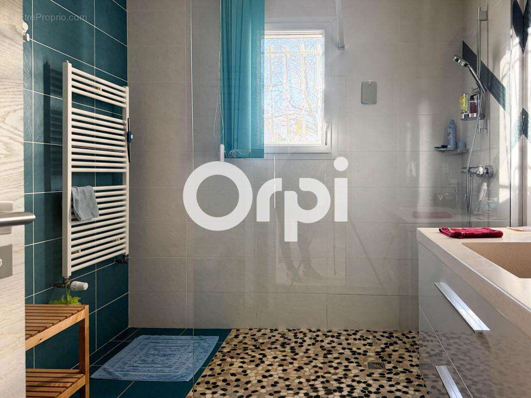 Maison à SAINT-LAURENT-DE-LA-PREE