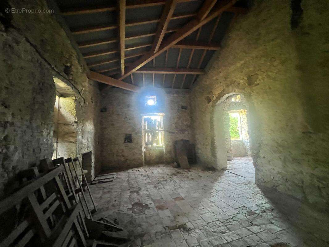 Maison à BERRIAS-ET-CASTELJAU