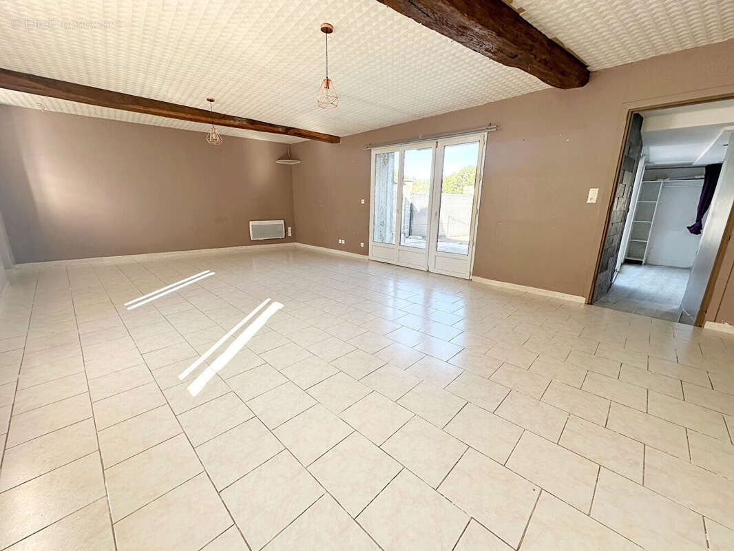 Maison à ESTISSAC