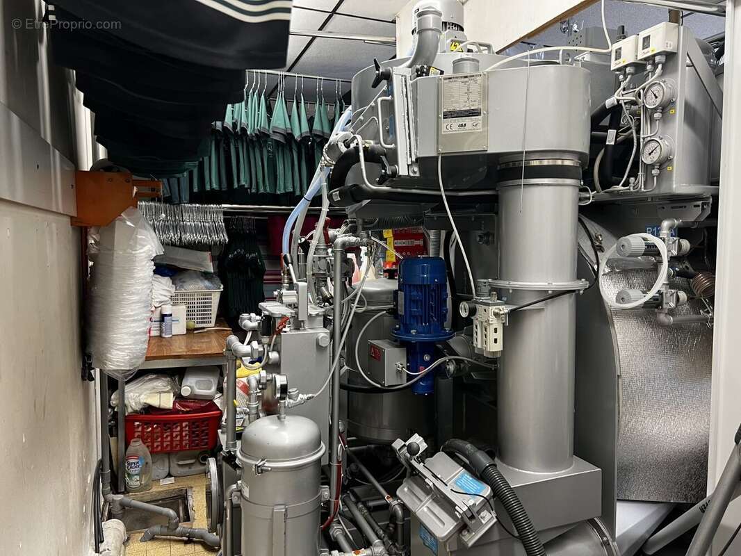 Commerce à SERRES-CASTET