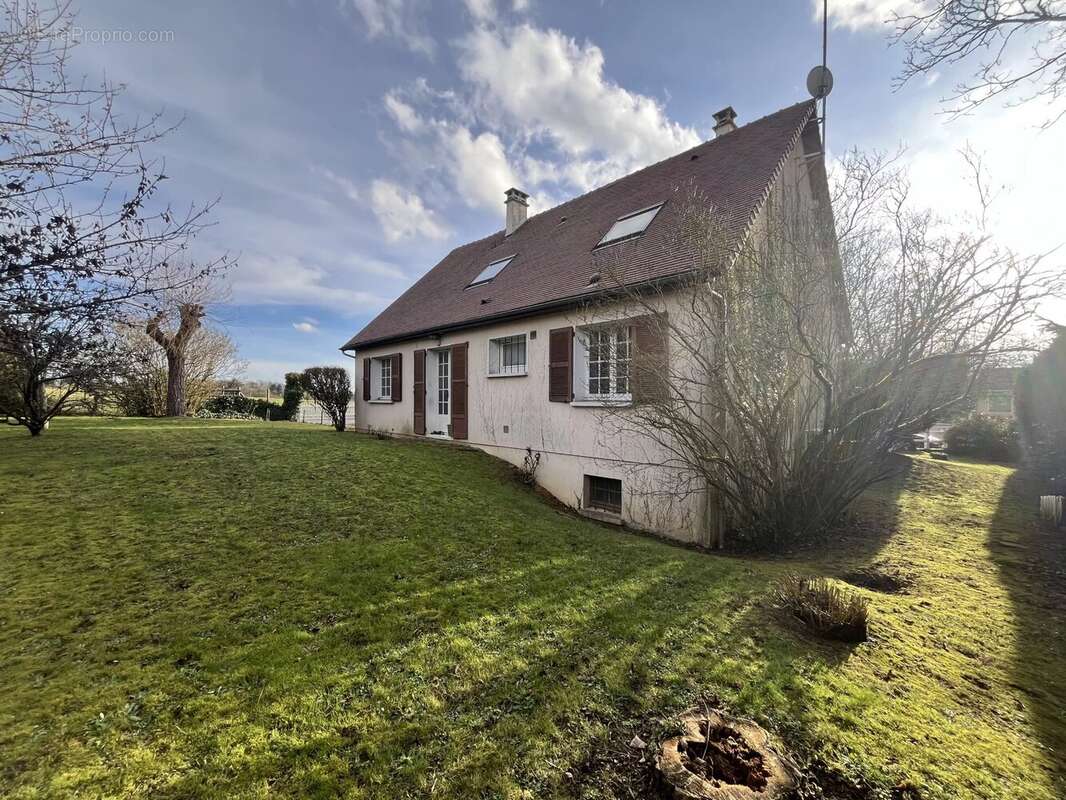 Maison à FAVEROLLES