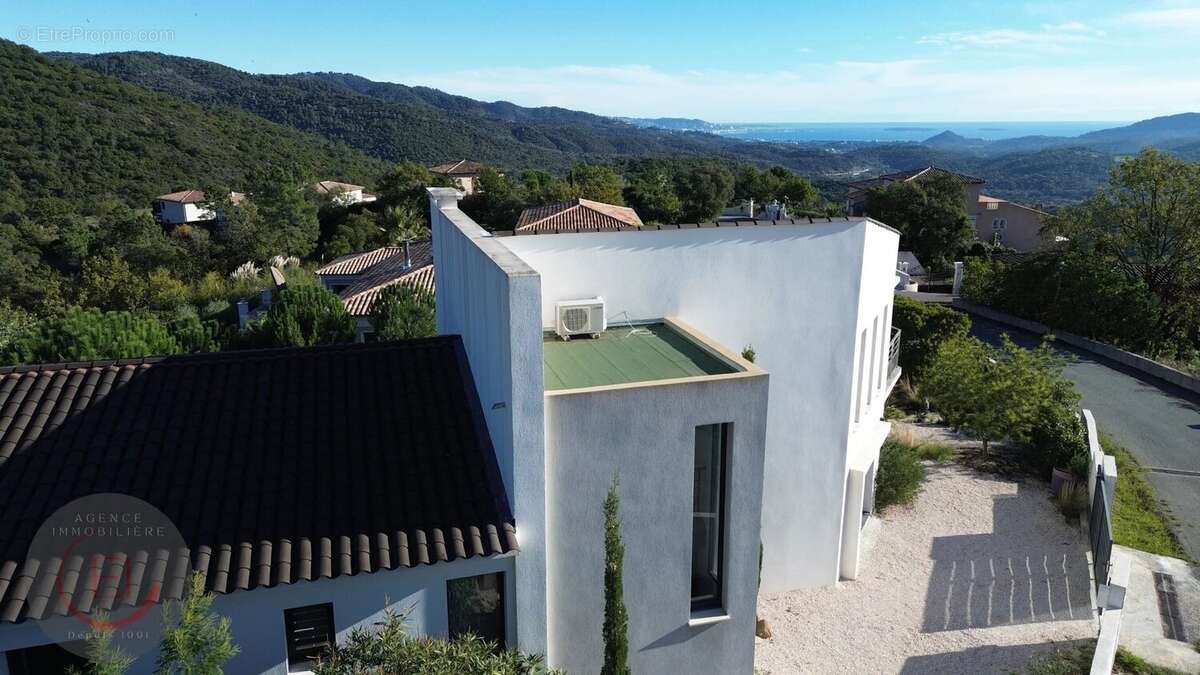 Maison à LES ADRETS-DE-L'ESTEREL
