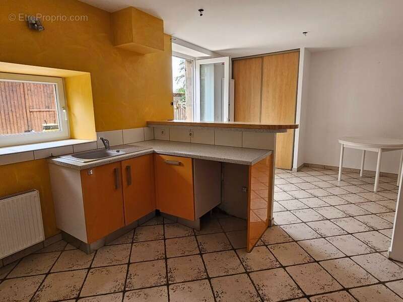Maison 176 m² habitables - jardin - cour - grange  CHAURIAT (63) - photo 26
