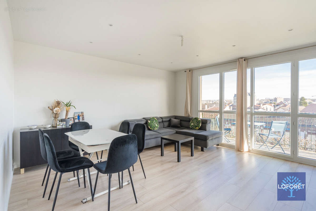 Appartement à LES PAVILLONS-SOUS-BOIS