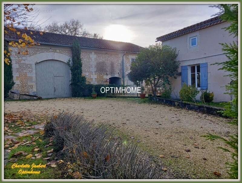 Maison à AUBETERRE-SUR-DRONNE