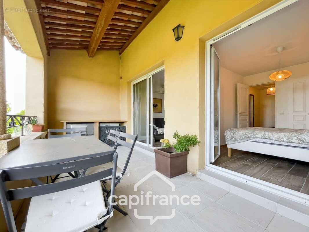 HOTEL DU GOLF  appartement 2ème et dernier étage  rénové et climatisé  de 33 m2 , trou n° 8 , sud ouest , une chambre,  loggia t - photo 3