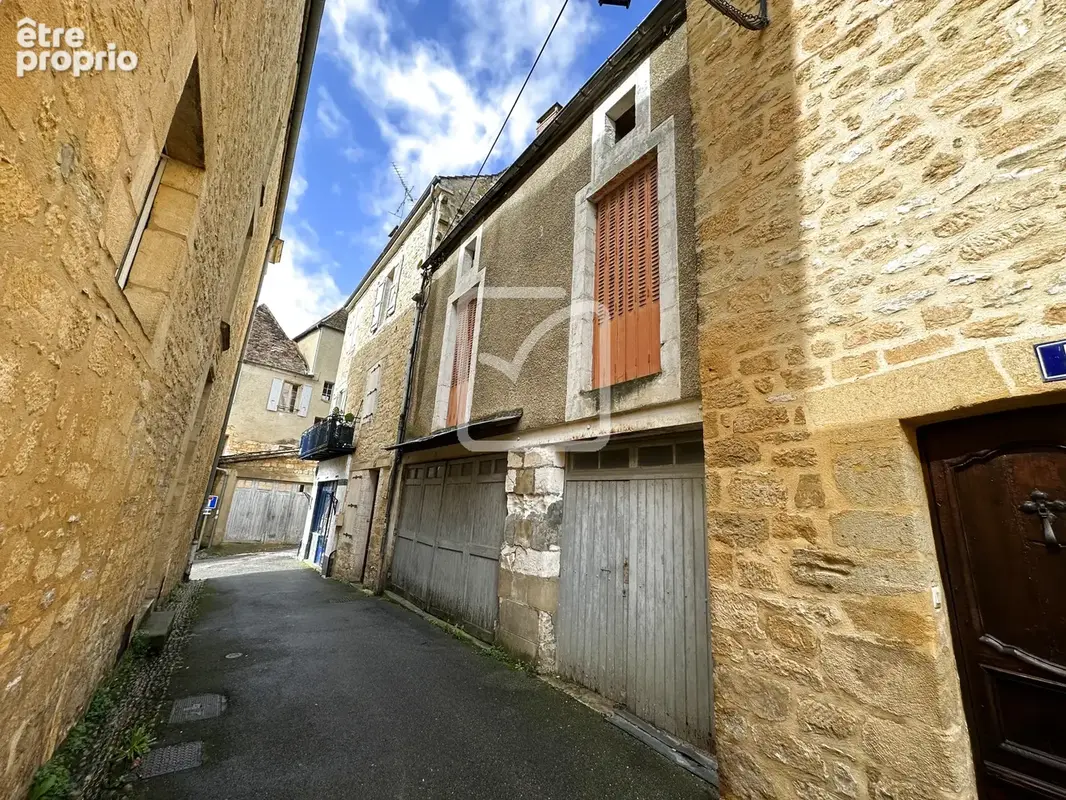 Unique au coeur de Gourdon - Vaste maison de ville avec magasin sur rue passante - photo 6