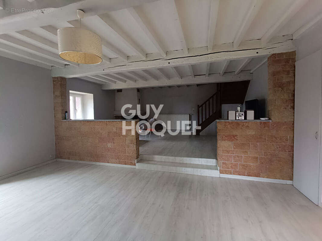 Maison à CHAMBOST-LONGESSAIGNE