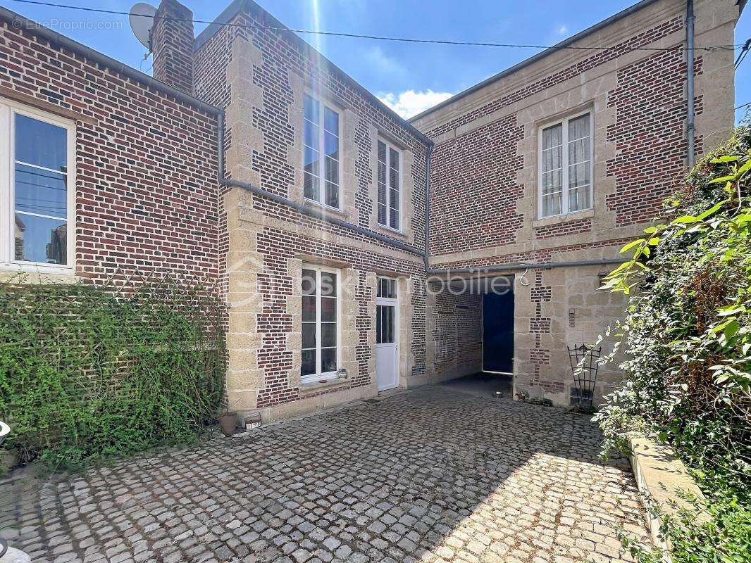 Maison de caractere avec jardin et garage - photo 20