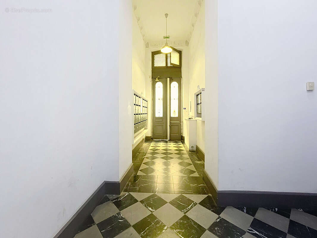 Appartement à MARSEILLE-2E