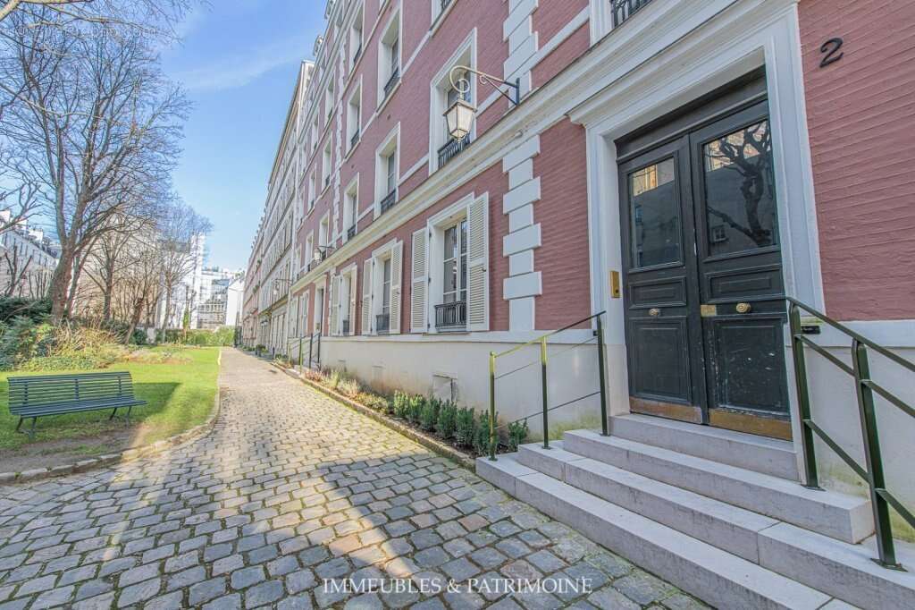 Appartement à PARIS-8E
