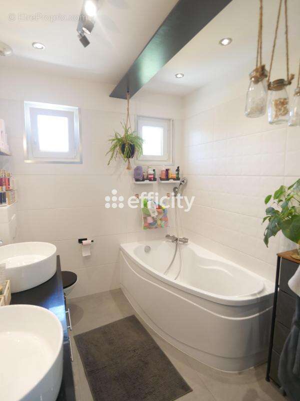 Maison à GRESY-SUR-AIX