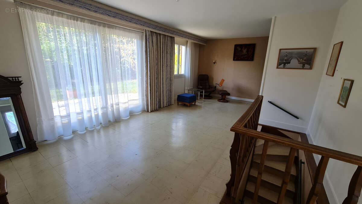 Maison à VERRIERES-LE-BUISSON