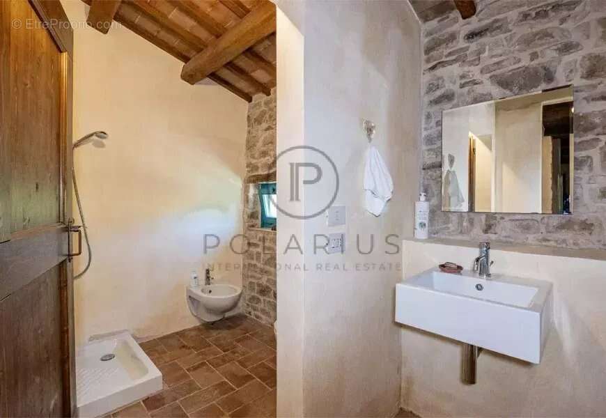 Ferme avec appartements, laboratoire de transformation et boutique à la ferme — Le Marche - photo 6
