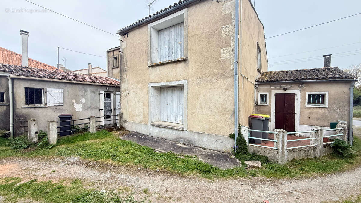 Maison à COULON