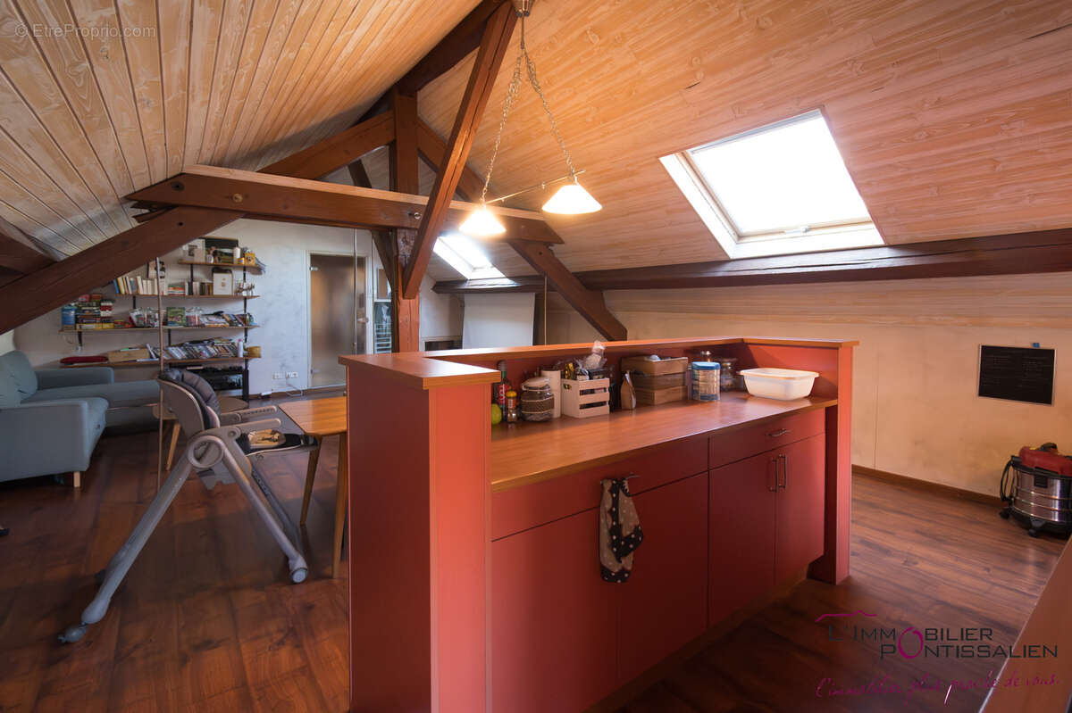 Pontarlier - centre ville : appartement atypique de type 2 avec cave - photo 2