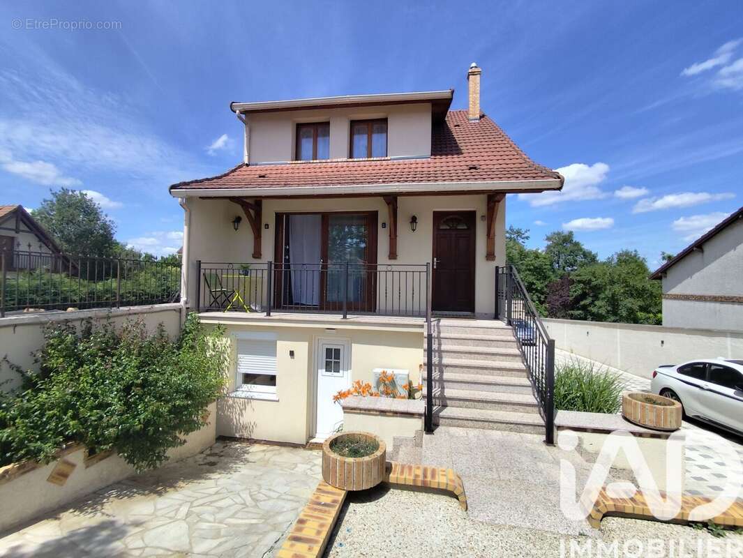 Appartement 216 m² à La Ville-Du-Bois  - photo 6