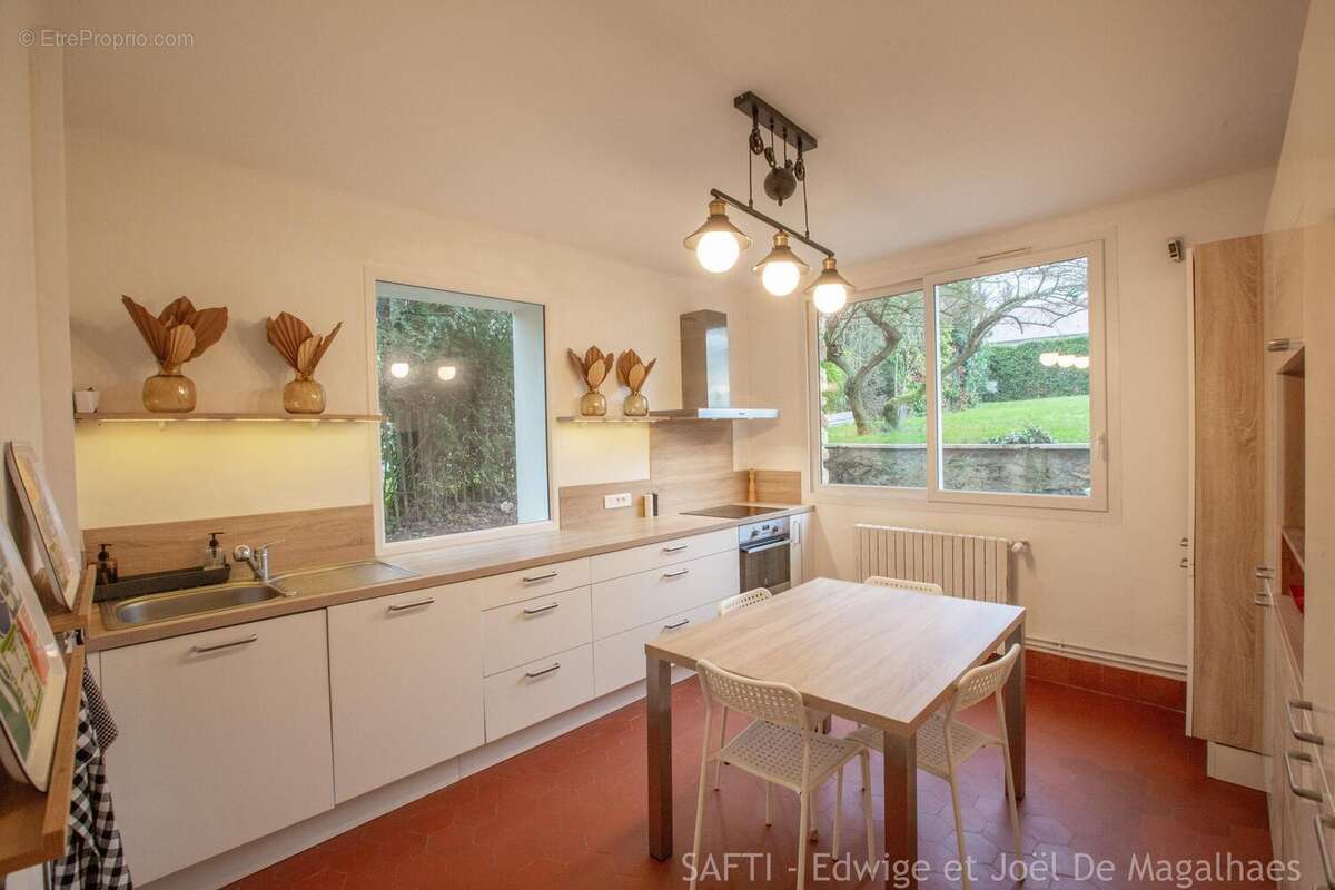 Photo 8 - Maison à LE MESNIL-SAINT-DENIS