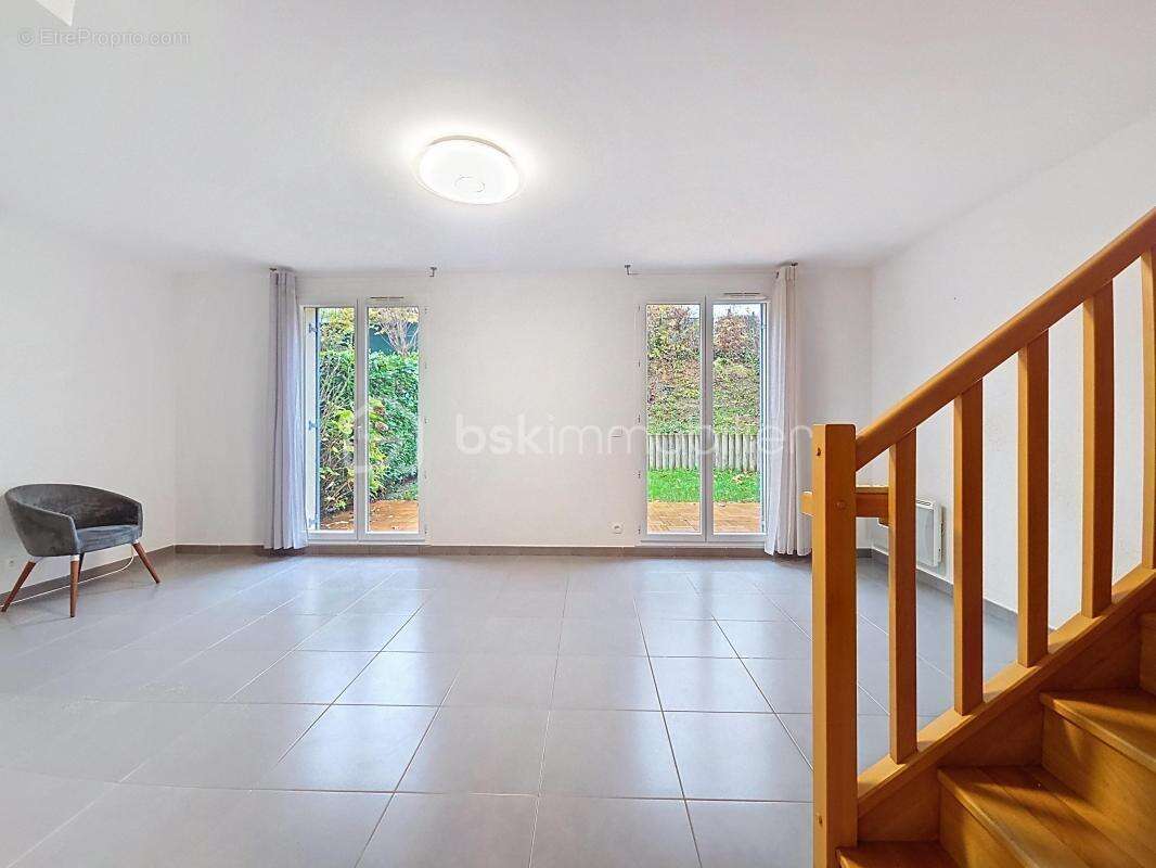 Maison à MAGNY-LE-HONGRE