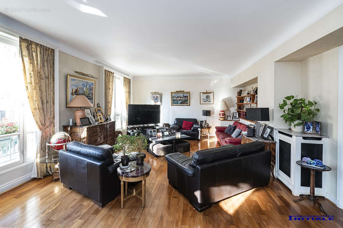 Appartement à PARIS-15E