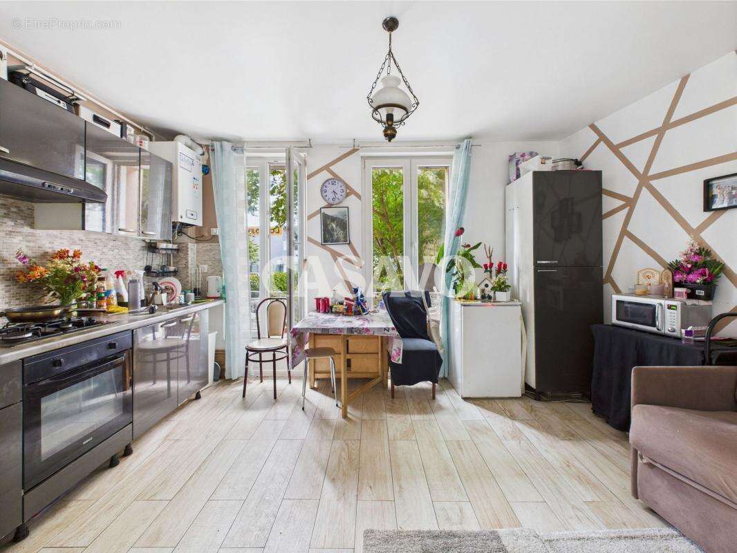 Appartement à VILLETANEUSE