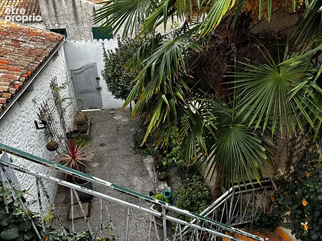 Au coeur du bourg historique, maison de 106 m² avec garage et cour privative - photo 2